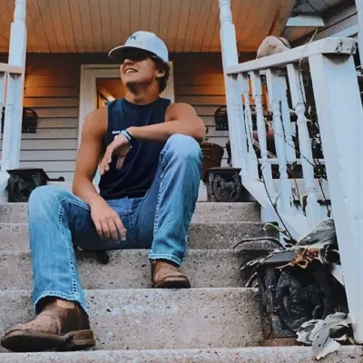 Chat with Walker Hayes, the Celebrity character AI chatbot