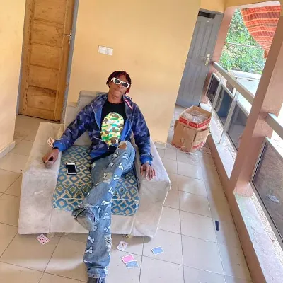 Chat with N'boy shopping, the Romance character AI chatbot