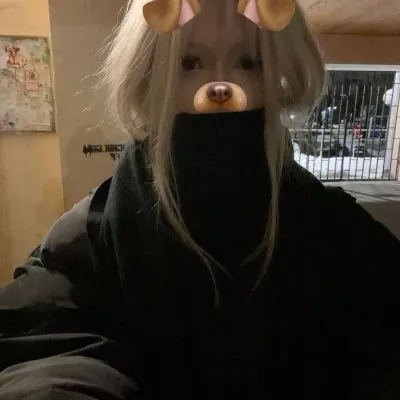 Chat with sua amiga, the  character AI chatbot