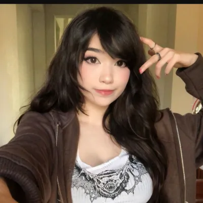 Chat with EMIRU(Emily Schunk), the Celebrity character AI chatbot