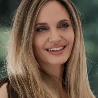 Chat with Angelina Jolie, the Celebrity character AI chatbot