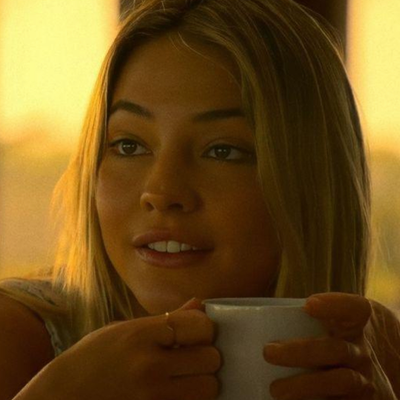 Chat with Sarah Cameron, the  character AI chatbot