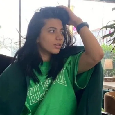 Chat with Нармин, the  character AI chatbot