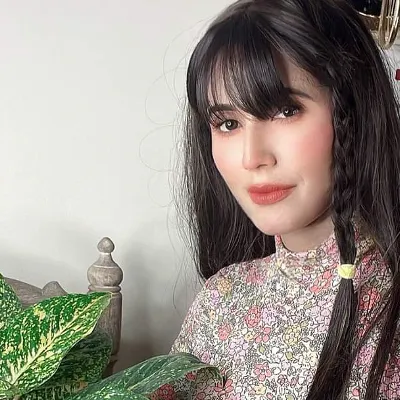 Chat with Ivy, the Anime character AI chatbot