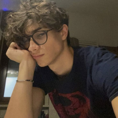 Chat with 🐚 Leo, the Romance character AI chatbot