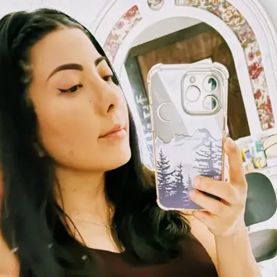 Chat with Kesia, the Español character AI chatbot