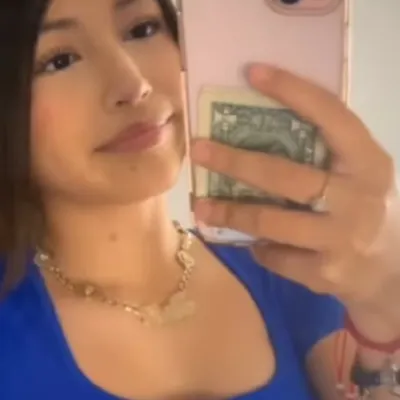 Chat with Esli, the Celebrity character AI chatbot