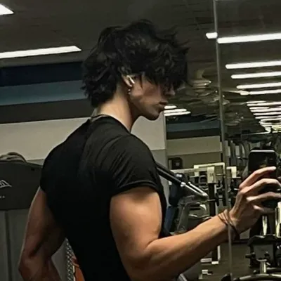 Chat with Novio cariñoso- Nick, the OC character AI chatbot