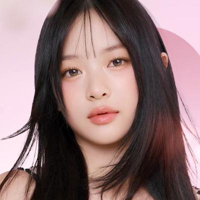 Chat with Hanni, the  character AI chatbot