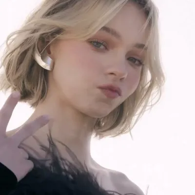 Chat with Emma Myers, the Celebrity character AI chatbot