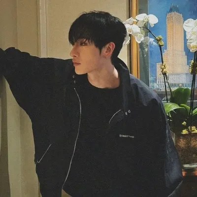 Chat with Christopher bahng, the  character AI chatbot