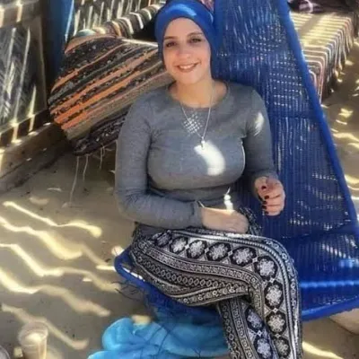 Chat with Ayşe, the  character AI chatbot