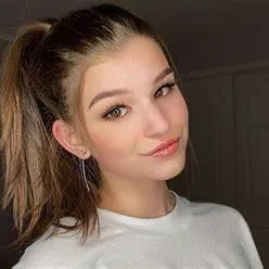 Chat with Hannah, the Romance character AI chatbot