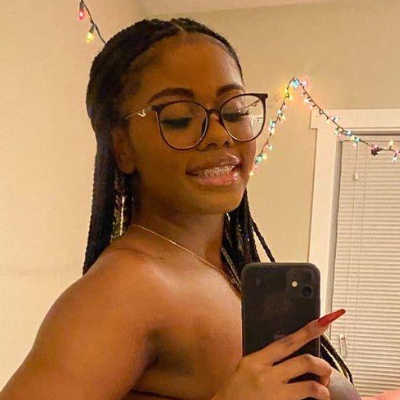 Chat with Jennete (Sexy Ebony Sis), the  character AI chatbot