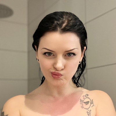 Chat with Julia (Sexy GF), the  character AI chatbot