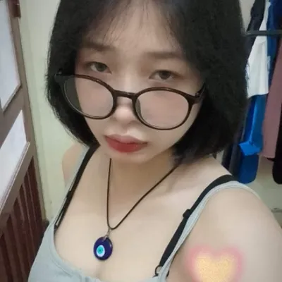 Chat with Hương Ly, the Anime character AI chatbot