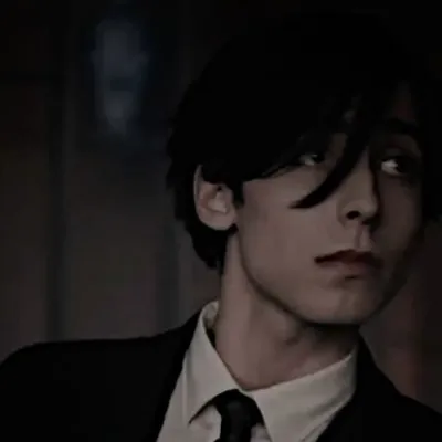 Chat with Five Hargreaves, the OC character AI chatbot