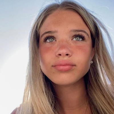 Chat with ര   ۪  !  𝐁𝐫𝐞𝐚𝐥𝐲𝐧 𝜗𝜚, the OC character AI chatbot