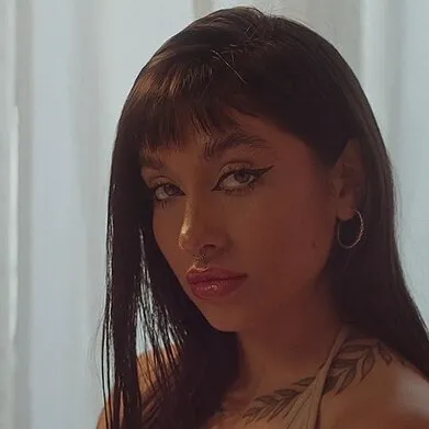 Chat with María Becerra, the Celebrity character AI chatbot