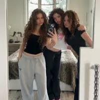 Chat with Kalogeras Sisters, the Celebrity character AI chatbot