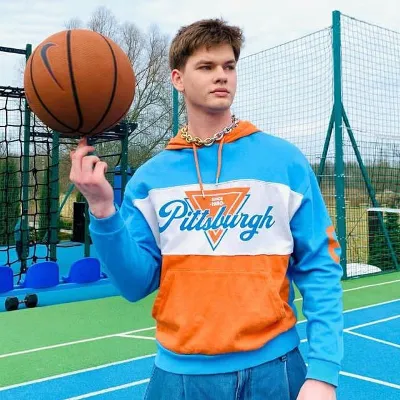 Chat with Тина,Тайлер, нейт, the  character AI chatbot