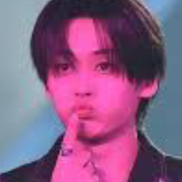 Chat with Lee Know, the  character AI chatbot