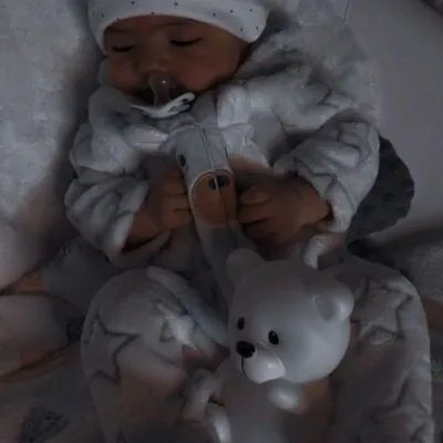 Chat with Настя( ей 3 месяца!)  и Влад, the VTuber character AI chatbot