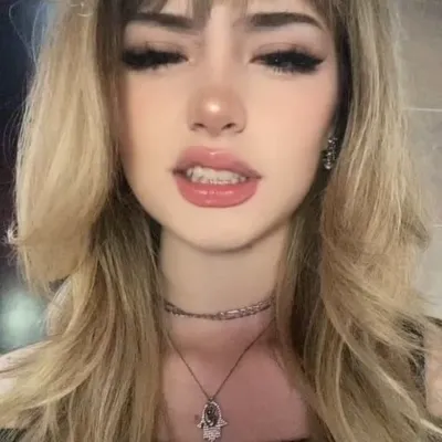 Chat with Chloe (snapchat), the  character AI chatbot