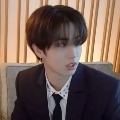 Chat with Han jisung, the  character AI chatbot