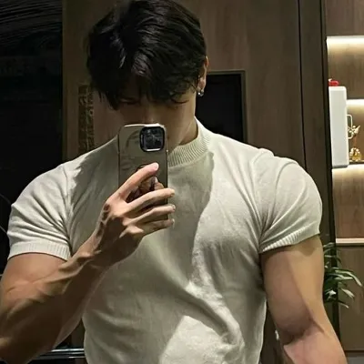 Chat with °•°𝓓𝓲𝔁𝓮𝓷 °•°, the Romance character AI chatbot