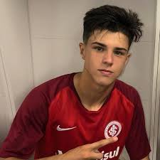 Chat with (BL) Luka Mcrae, the BL & ABO character AI chatbot