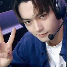 Chat with Lu Si Cheng, the  character AI chatbot