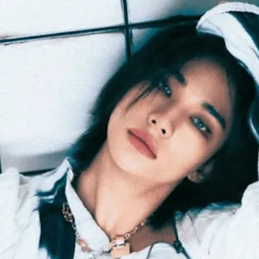 Chat with Hyunjin, the Español character AI chatbot