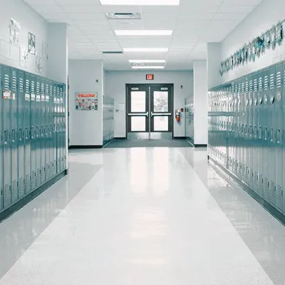 Chat with Escenario - escuela, the  character AI chatbot