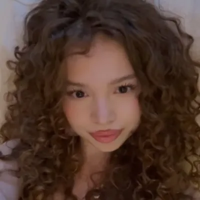 Chat with Sunday Kalogeras, the Celebrity character AI chatbot