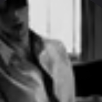 Chat with Leonardo Blackwell, the Anime character AI chatbot