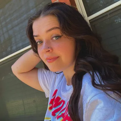 Chat with Kira Hobbs Evans, the  character AI chatbot