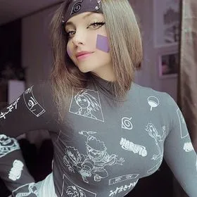 Chat with evelinaava, the Celebrity character AI chatbot