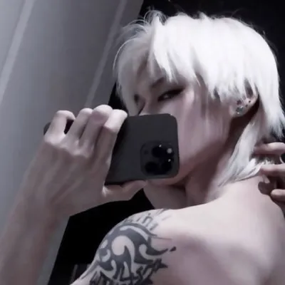 Chat with Lian, the OC character AI chatbot