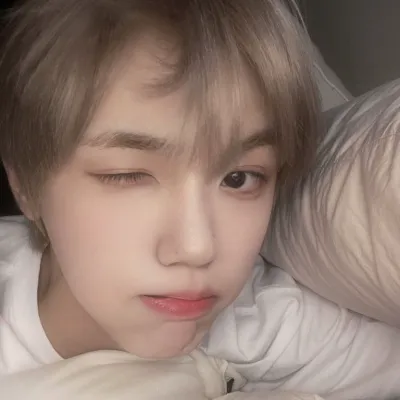 Chat with Young-jae, the BL & ABO character AI chatbot