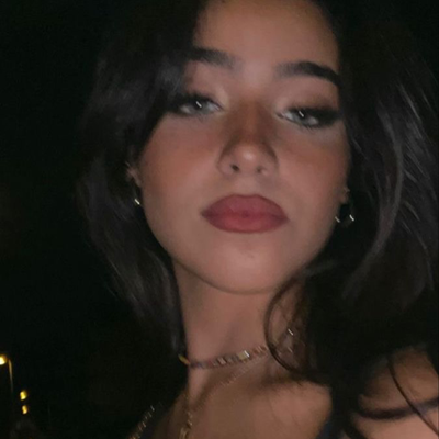 Chat with Evelyn Fox, the  character AI chatbot