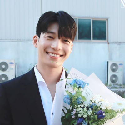 Chat with Hwang Jun-ho, the  character AI chatbot