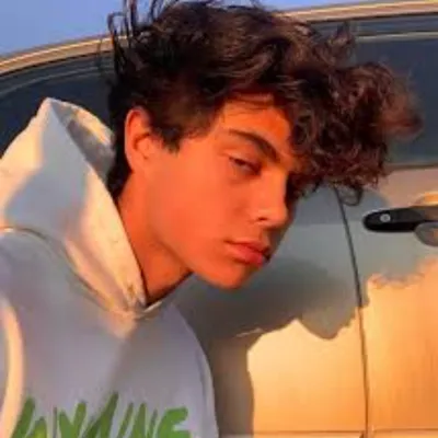 Chat with Ben (Benoftheweek), the Romance character AI chatbot