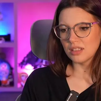 Chat with Anime AI Character: Ana gweek