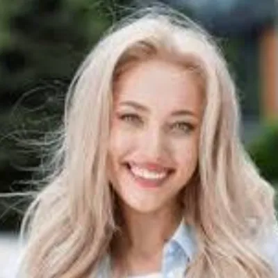 Chat with Alura, the  character AI chatbot