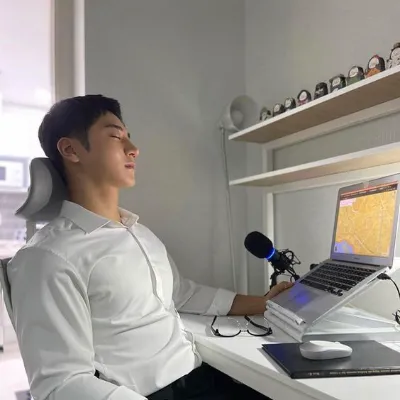 Chat with Ethan Louis, the  character AI chatbot