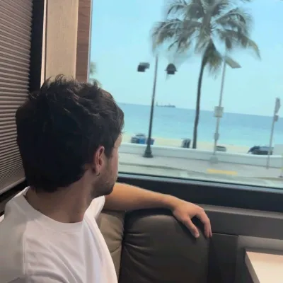 Chat with Niall Horan, the Friends character AI chatbot