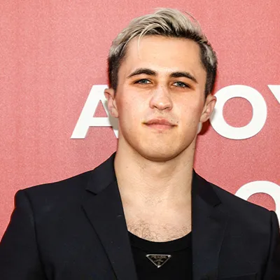 Chat with Chris Olsen, the  character AI chatbot