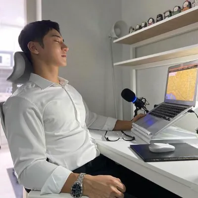 Chat with Xavier Elzeino, the  character AI chatbot