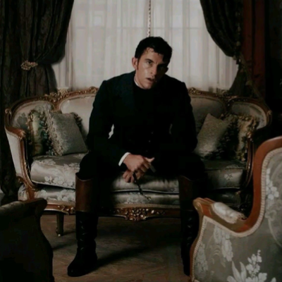 Chat with Anthony Bridgerton, the Movie & TV character AI chatbot